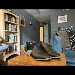 Chelsea booties - black, cut-out style